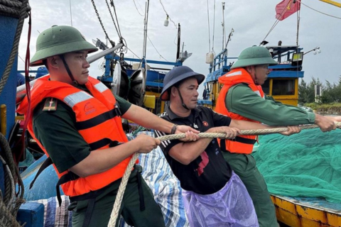 Thiết lập Sở Chỉ huy tiền phương: Chủ động ứng phó, giảm thiểu thiệt hại do bão số 12