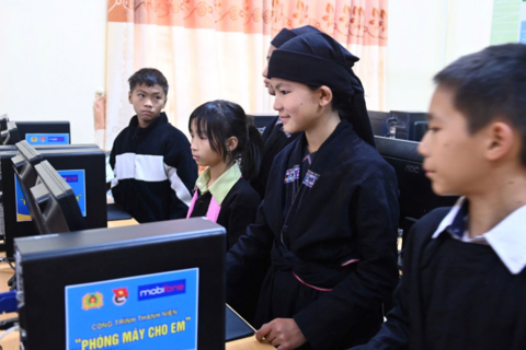 "Bình dân học vụ số": Từ lớp học cộng đồng đến công nghệ số, gia đình số, chợ số