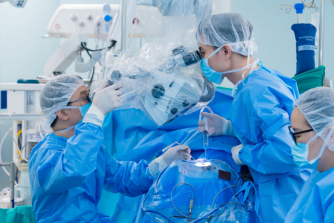 Hành trình tìm lại nụ cười cho những phụ nữ nhiều năm sợ soi gương