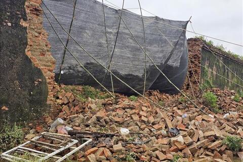 Một đoạn tường Hoàng thành thuộc Kinh thành Huế bị sập vì mưa lũ