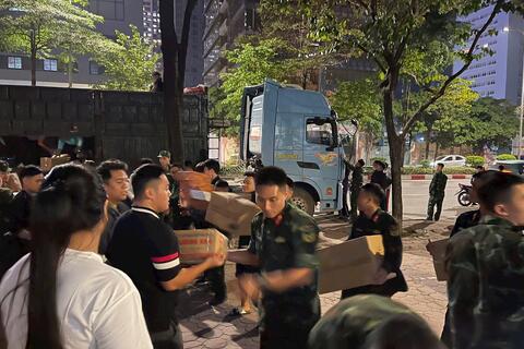 Hà Nội tiếp nhận hơn 43,5 tỷ đồng ủng hộ đồng bào miền Trung - Tây Nguyên