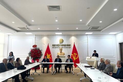 Ra mắt cuốn sách “Chuyện “đi sứ” thời hội nhập”