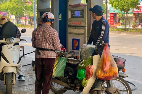 5 mặt hàng xăng, dầu đồng loạt giảm giá bán lẻ