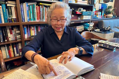 Những "đóa hồng" trên mọi mặt trận