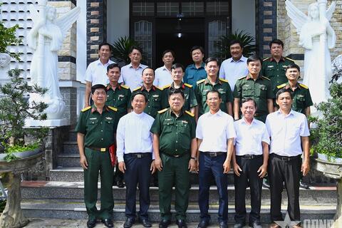 Quân khu 9: Thăm, chúc mừng Lễ Giáng sinh tại Cà Mau