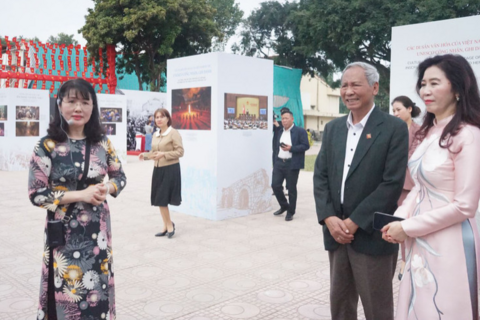 Trưng bày gần 200 hình ảnh, hiện vật về các di sản văn hóa Việt Nam