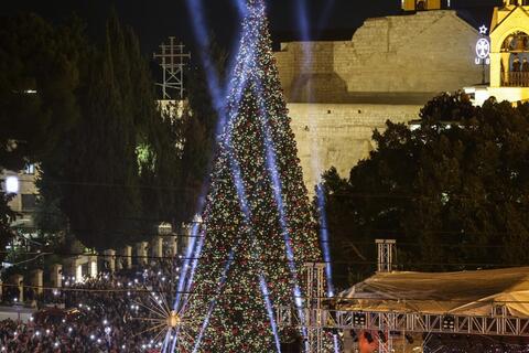 Thế giới rộn ràng chờ đón Giáng sinh 2025