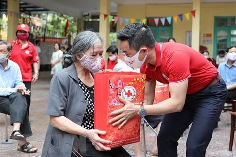 Gần 30.000 suất quà tặng người nghèo dịp Tết Nguyên đán