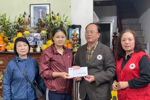 Thăm hỏi, chia sẻ với các nạn nhân trong vụ tai nạn ở Lào Cai