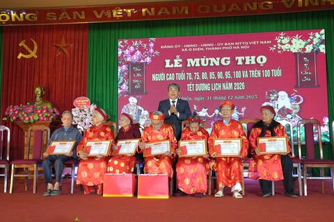 Ấm áp lễ mừng thọ người cao tuổi ở Ô Diên