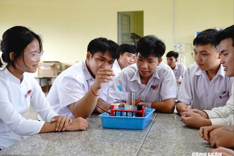 Địa phương tăng tốc giảm biên chế giáo dục, không làm ảnh hưởng đến chất lượng dạy và học