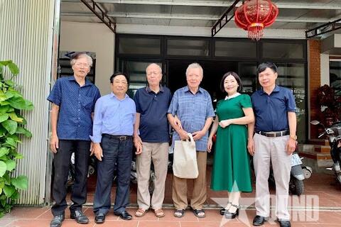 Là con gái, ai cũng ước có cơn mưa mùa hạ