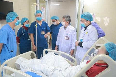 Bệnh viện E báo động đỏ cấp cứu 15 nạn nhân vụ cháy ngõ 82, phố Trần Cung (Hà Nội)