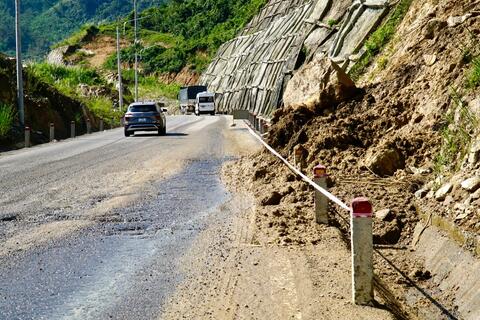 Gia Lai: Chưa bàn giao, đèo An Khê đã hư hỏng kéo dài