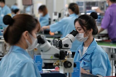 Việc miễn, giảm, tạm dừng đóng kinh phí công đoàn được quy định như thế nào?