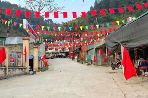 Cờ hoa rực rỡ khắp bản làng và đô thị ở Lào Cai chào mừng Đại hội XIV của Đảng