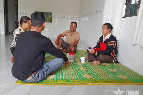 Lặng lẽ cống hiến cho buôn làng