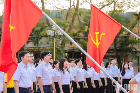 Sinh viên TP Hồ Chí Minh tự hào tiến bước dưới lá cờ vẻ vang của Đảng