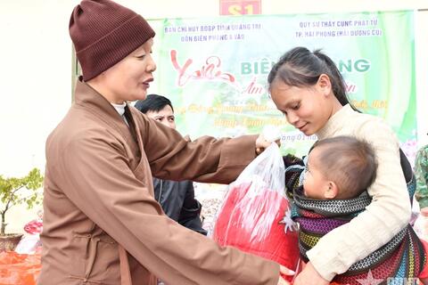 Mang xuân ấm đến với đồng bào Pa Cô tỉnh Quảng Trị