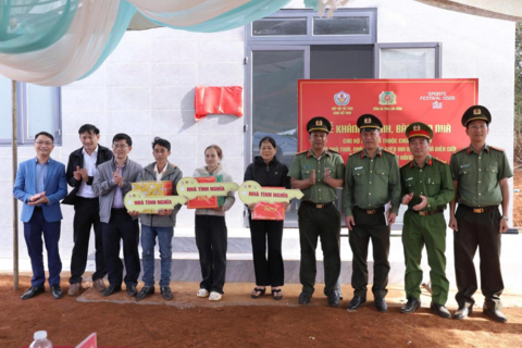 Lâm Đồng: Công an tỉnh bàn giao thêm 6 căn nhà cho người dân ở các xã biên giới