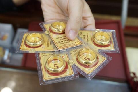 Giá vàng hôm nay (chiều 10-2): Neo ở mức cao