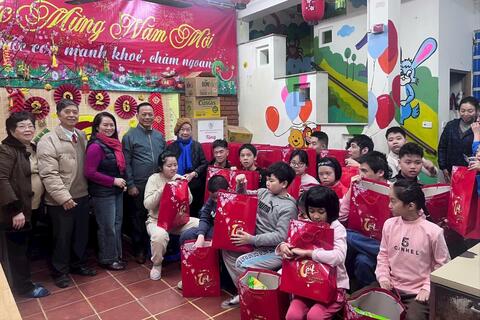 Tết sẻ chia cho trẻ em khuyết tật Thủ đô