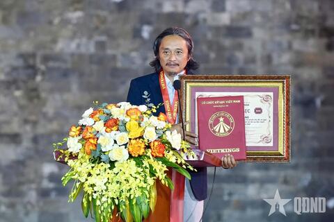 Từ Lũng Cú đến Cà Mau trong một mạch tranh