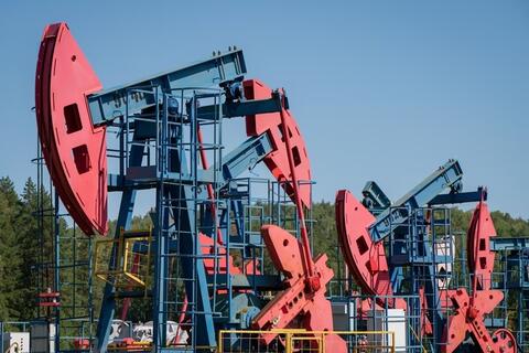 Giá xăng dầu hôm nay (3-3): Tăng vọt