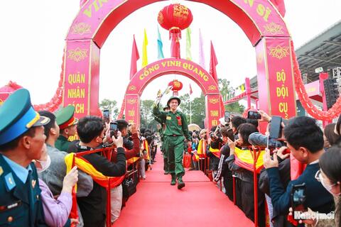 Xúc động khoảnh khắc tiễn tân binh Hà Nội lên đường nhập ngũ