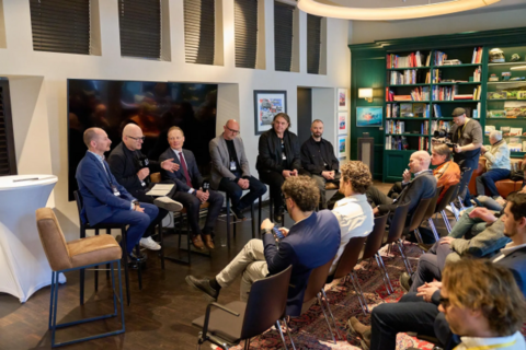 Các hãng xe thừa nhận đã lạm dụng màn hình 'quá đà' trong thiết kế nội thất