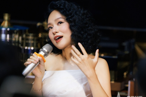 Ca sĩ Hoàng Quyên: Tôi hát như lần đầu nghe thấy tiếng mẹ
