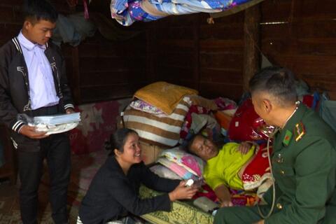 Quân y Việt Nam bên nước bạn Lào