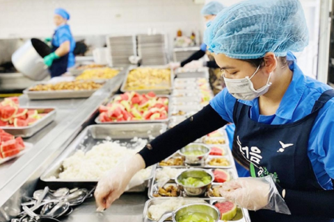 Vụ thịt lợn bệnh tuồn vào trường học: Tội ác “núp bóng” khay cơm