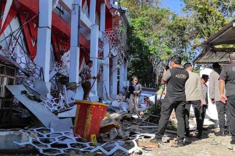 Động đất 7,4 độ tấn công Indonesia