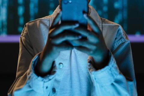 Khủng bố “trẻ hóa” tại châu Âu và Bắc Mỹ: Mối lo mới từ không gian mạng