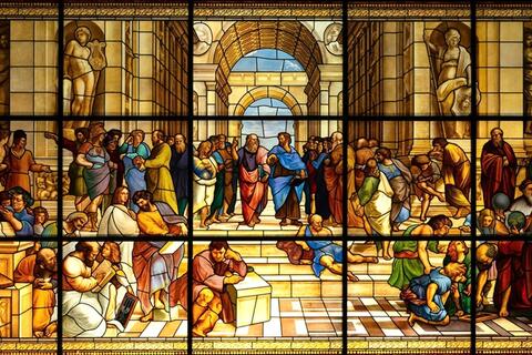 Kỳ công phục chế tranh kính màu