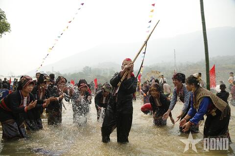 Lễ hội té nước “Bun Huột Nặm”: Gột rửa điều không may, cầu năm mới bình an