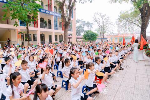 Ngôi trường hạnh phúc bên dòng sông Đuống