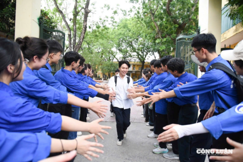 Tỷ lệ chọi lớp 10 ở Hà Nội tăng 'dựng đứng': Trường top chạm 1/3,36, chỉ 55% học sinh có suất công lập