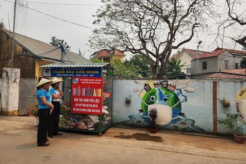 Rực rỡ những đoạn đường bích họa, nở hoa của phụ nữ Thủ đô chào mừng ngày lễ