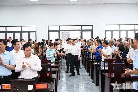 Chủ tịch Quốc hội Trần Thanh Mẫn tiếp xúc cử tri tại Thành phố Hồ Chí Minh