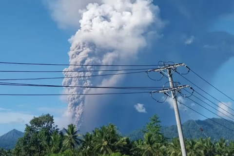 Núi lửa Indonesia phun trào, nhiều người thiệt mạng và mất tích