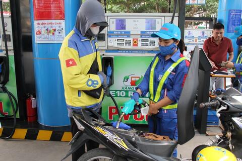 Từ 20-5, Petrolimex dừng bán RON95 chuyển sang xăng sinh học E10