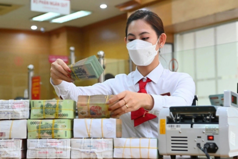 Từ 1/7, lương công chức ngành ngân hàng cao nhất vượt 20 triệu đồng/tháng
