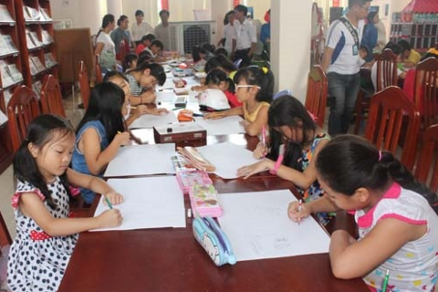 Đừng ép trẻ "bội thực" học hè