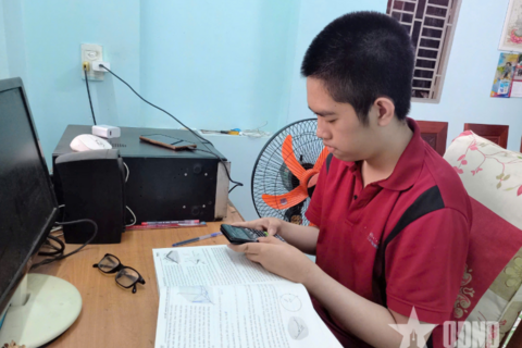 Bùi Trí Tâm vượt khó, học giỏi