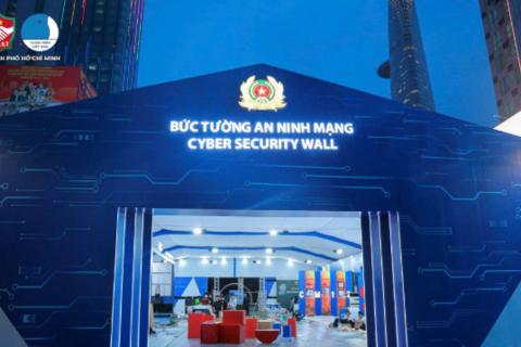 Ra mắt không gian trải nghiệm “Bức tường An ninh mạng” tại phố đi bộ Nguyễn Huệ