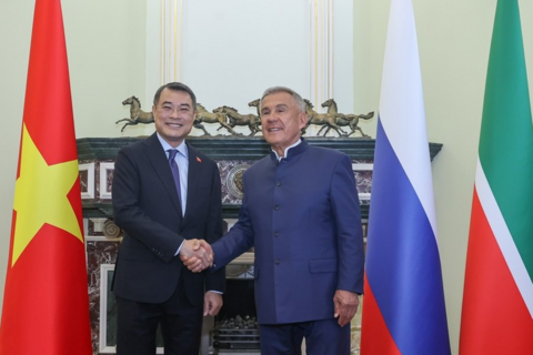 Thủ tướng Lê Minh Hưng gặp Người đứng đầu Cộng hòa Tatarstan