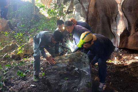 Miệt mài tìm kiếm, quy tập hài cốt liệt sĩ trên đất bạn Lào