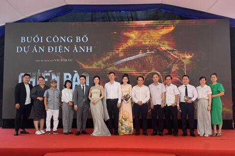 Đạo diễn Victor Vũ công bố dự án điện ảnh sử thi ‘Chiến bào’